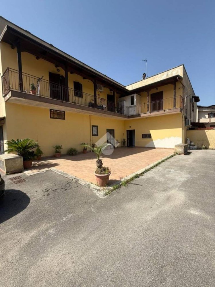 94m² Warehouse in Melito di Napoli, Italy No. 335977