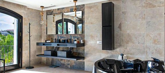 7 bedrooms Villa in Marbella, Spain No. 123742 10