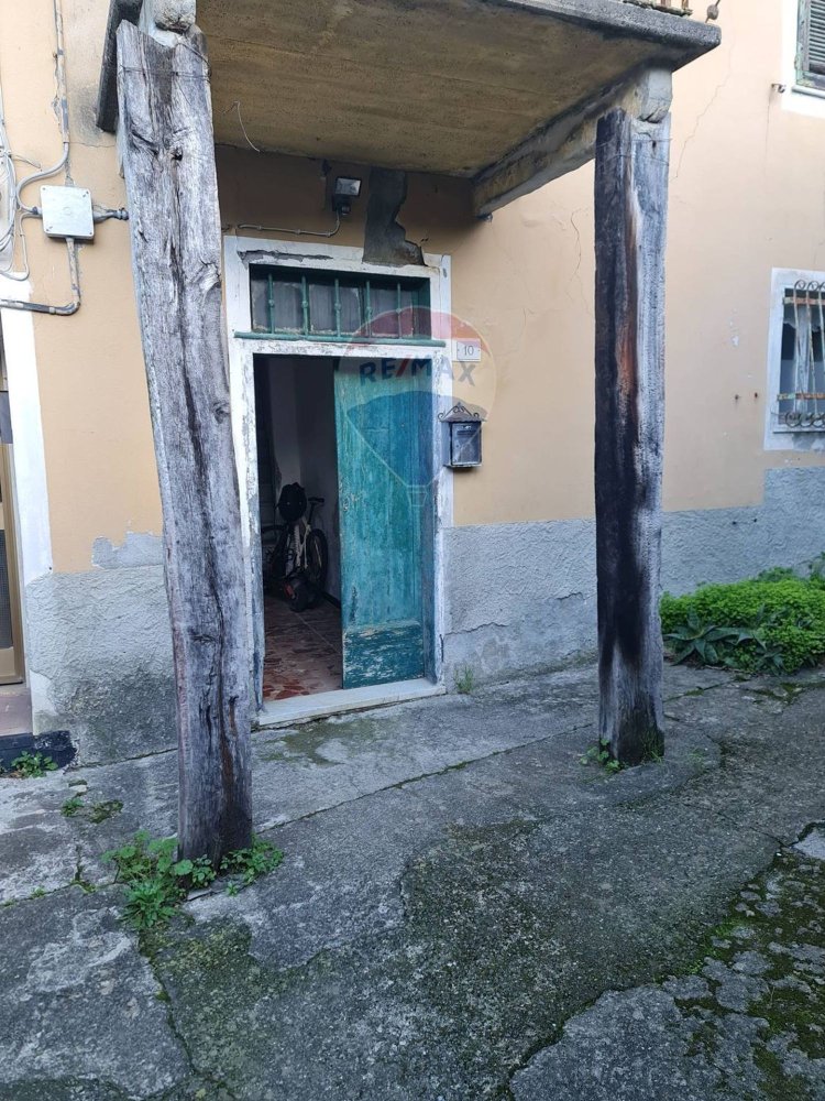 3 rooms Apartment in Deiva Marina, Italy No. 265179