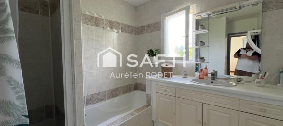 Casa de 3 dormitorios en Le Poinconnet, France No. 234604 11