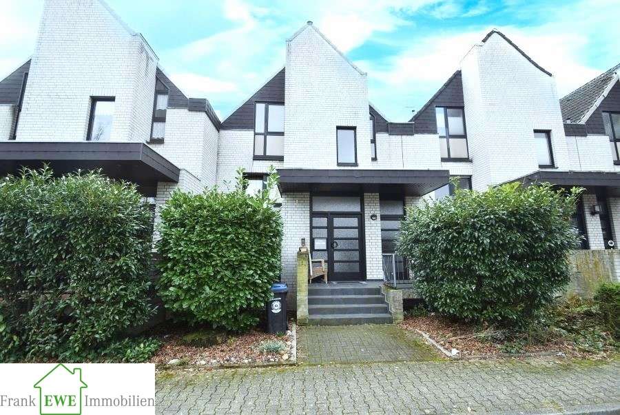 4 bedrooms House in Dusseldorf, Germany No. 19517