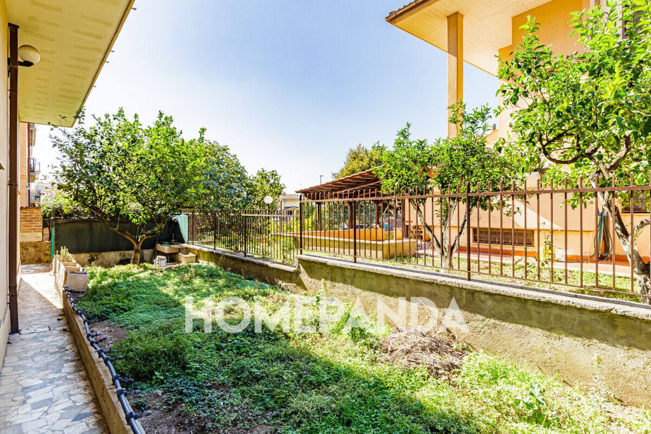 3 rooms Apartment in Rome, Italy No. 81414