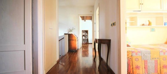 5 bedrooms Villa in Udine, Italy No. 78942 8