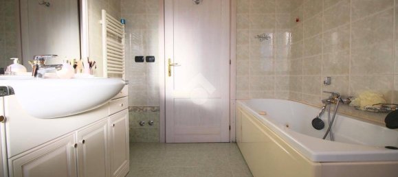 5 bedrooms Villa in Udine, Italy No. 78942 11