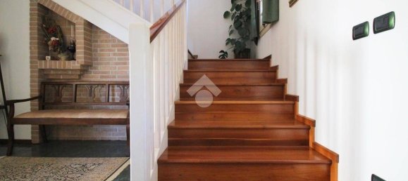 5 bedrooms Villa in Udine, Italy No. 78942 6