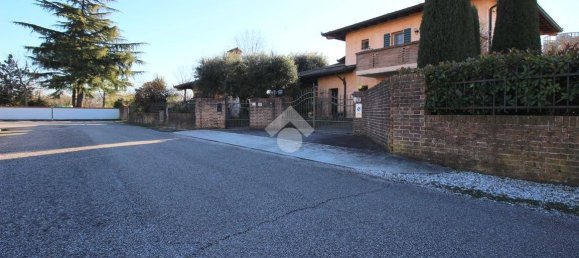 5 bedrooms Villa in Udine, Italy No. 78942 2