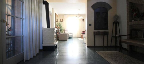 5 bedrooms Villa in Udine, Italy No. 78942 17