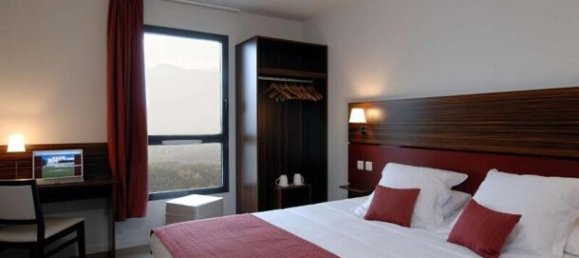 1 bedroom Apartment in Voiron, France No. 299556 2