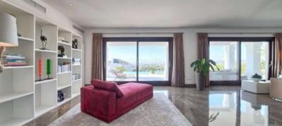 5 bedrooms Villa in Malaga, Spain No. 35137 6