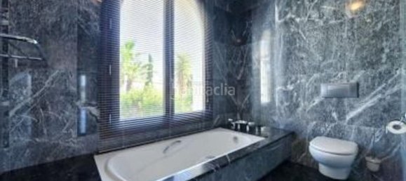 5 bedrooms Villa in Malaga, Spain No. 35137 11