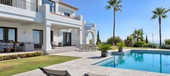5 bedrooms Villa in Malaga, Spain No. 35137 2