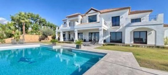 5 bedrooms Villa in Malaga, Spain No. 35137 3