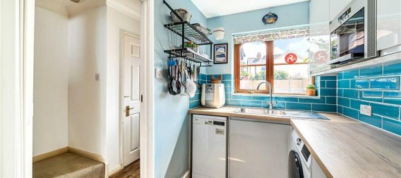 2 bedrooms House in Egham, United Kingdom No. 8642 10