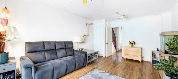 2 bedrooms House in Egham, United Kingdom No. 8642 8