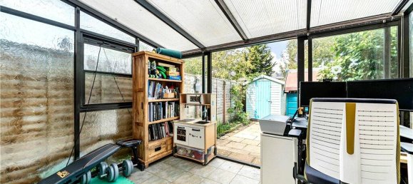 2 bedrooms House in Egham, United Kingdom No. 8642 12