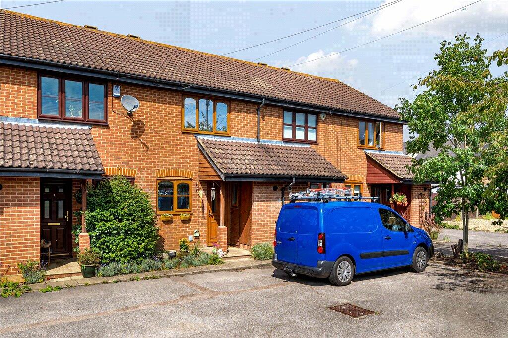 2 bedrooms House in Egham, United Kingdom No. 8642