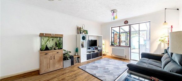 2 bedrooms House in Egham, United Kingdom No. 8642 2