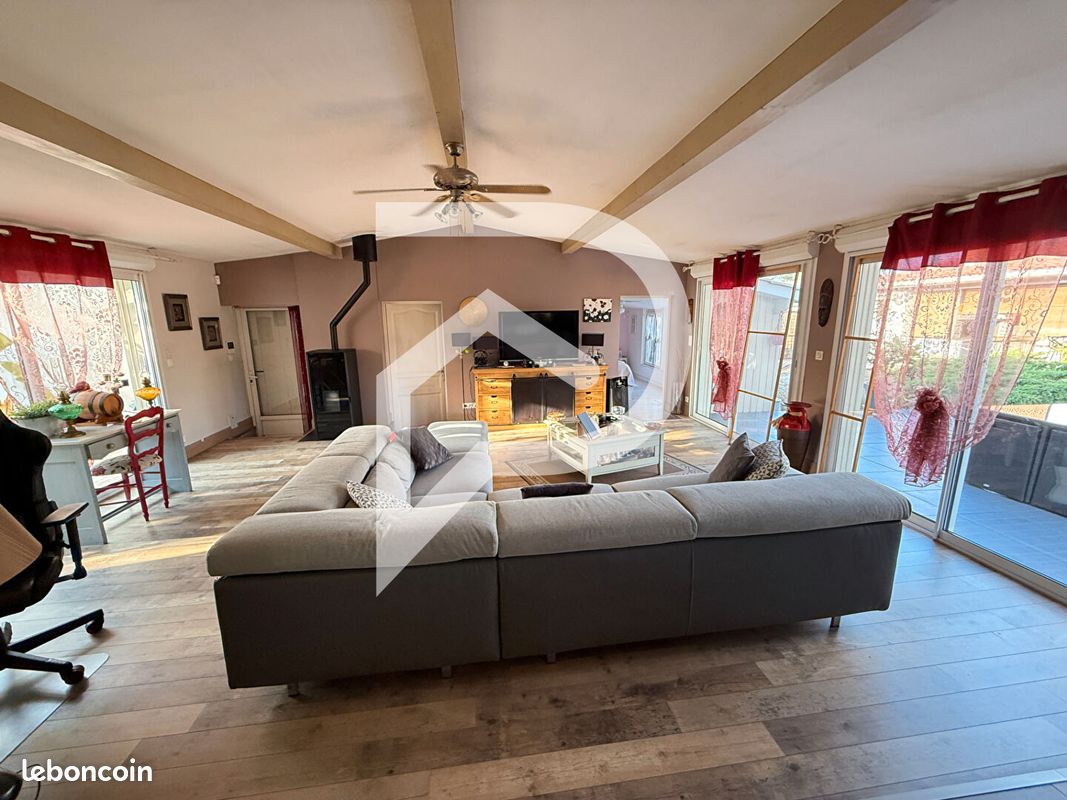 Casa de 3 dormitorios en Libourne, France No. 335489