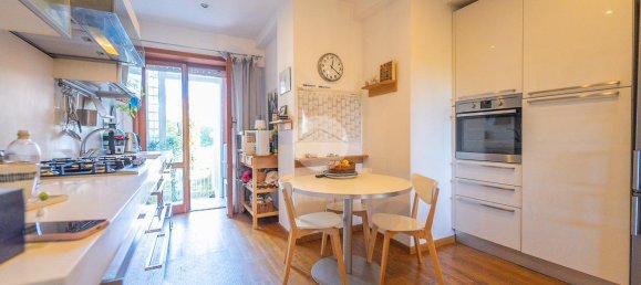 4 rooms Apartment in Rome, Italy No. 105074 2