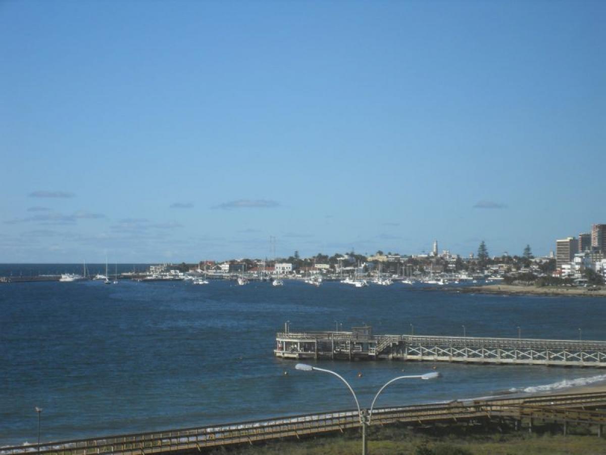 3 bedrooms Apartment in Maldonado, Uruguay No. 8085