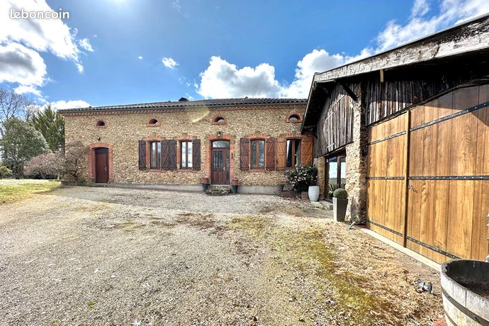 5 bedrooms Castles in Mont-de-Marsan, France No. 300329