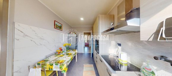 4 rooms Apartment in Turin, Italy No. 104820 6