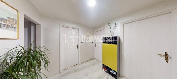 4 rooms Apartment in Turin, Italy No. 104820 3