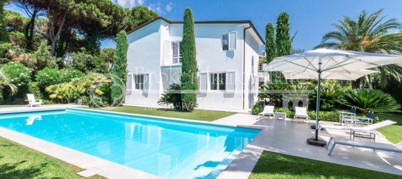16 rooms Villa in Forte dei Marmi, Italy No. 137692 4