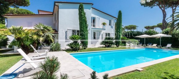 16 rooms Villa in Forte dei Marmi, Italy No. 137692 3