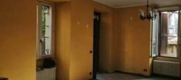 3 rooms Apartment in Como, Italy No. 6809 2
