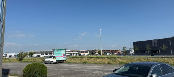 386m² Commercial property in Roncadelle, Italy No. 272343 23