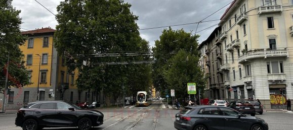 2 bedrooms Apartment in Milan, Italy No. 312168 3