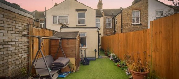 3 bedrooms House in Watford, United Kingdom No. 6058 16