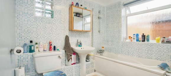 3 bedrooms House in Watford, United Kingdom No. 6058 7