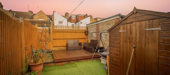 3 bedrooms House in Watford, United Kingdom No. 6058 12