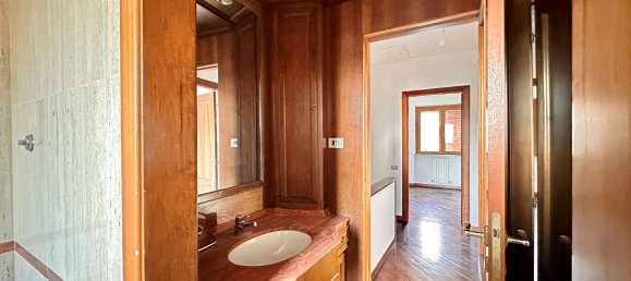 4 rooms House in Ancona, Italy No. 34123 45