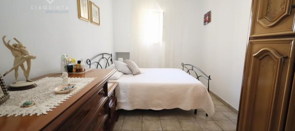 Casa de 4 habitaciónes en Palagonia, Italy No. 230991 3