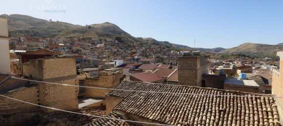 Casa de 4 habitaciónes en Palagonia, Italy No. 230991 10