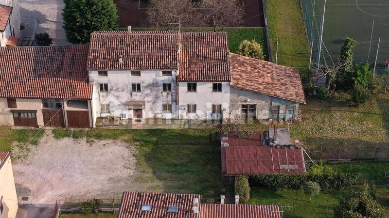 3 bedrooms House in Illasi, Italy No. 263115