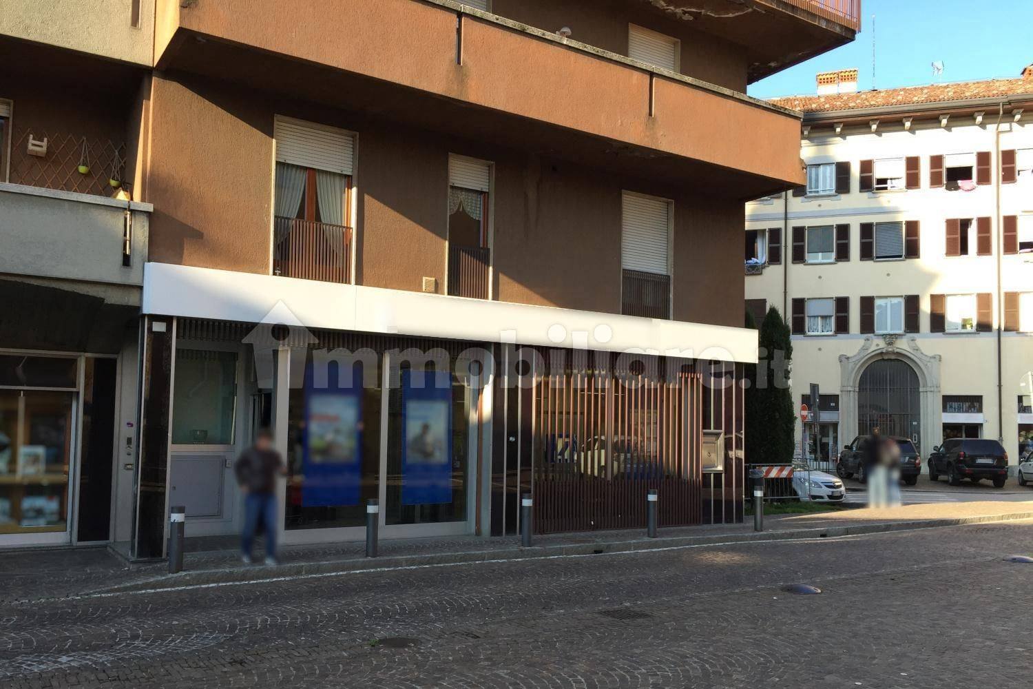 Propriété commerciale à Galbiate, Italy 337m² No. 311154