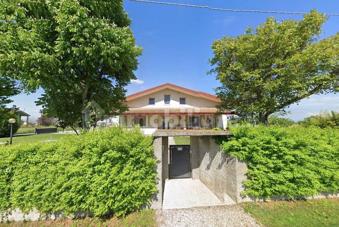 Villa de 6 dormitorios en Istrana, Italy No. 220995