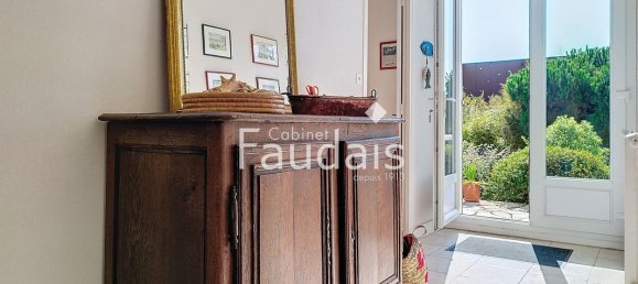 4 bedrooms House in Manche, France No. 357301 4