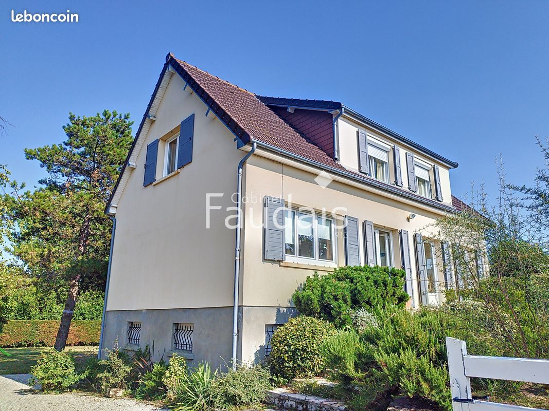 4 bedrooms House in Manche, France No. 357301