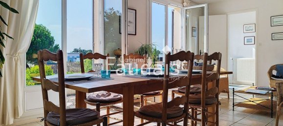 4 bedrooms House in Manche, France No. 357301 3