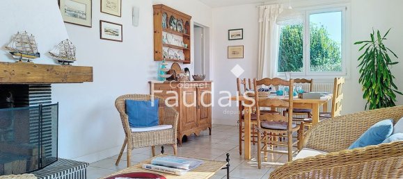 4 bedrooms House in Manche, France No. 357301 2