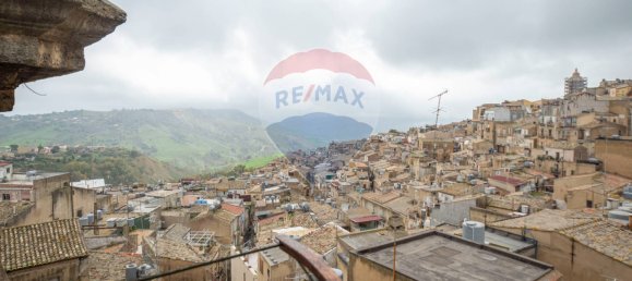 Apartamento de 5 dormitorios en Caltagirone, Italy No. 138567 28