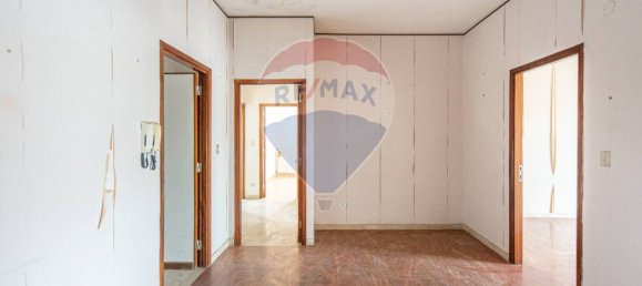 Apartamento de 5 dormitorios en Caltagirone, Italy No. 138567 3