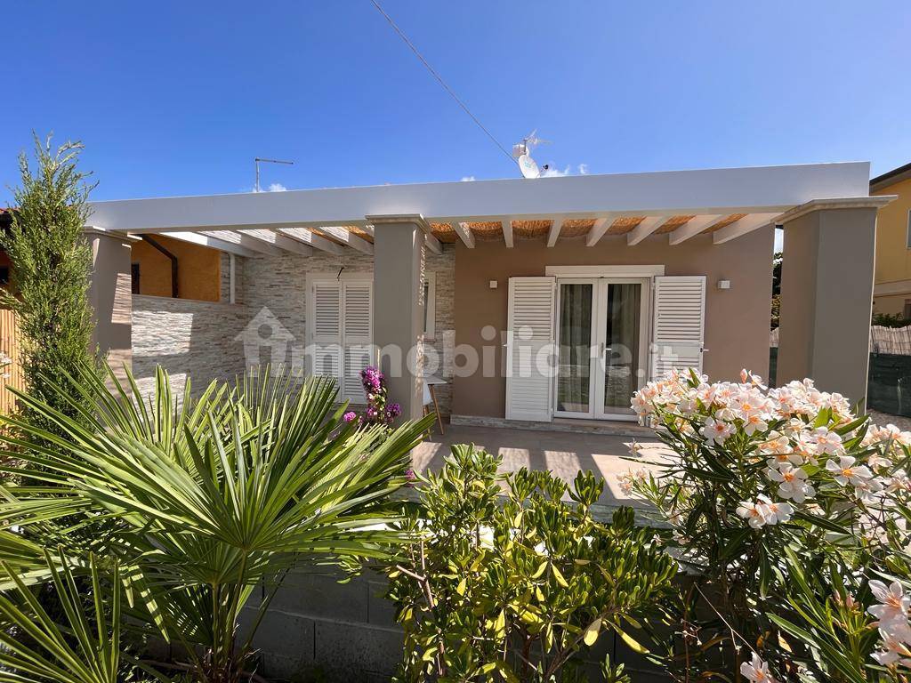 Villa de 4 dormitorios en Forte dei Marmi, Italy No. 188609