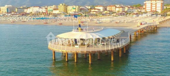 1 room Commercial property in Camaiore, Italy No. 211007 2