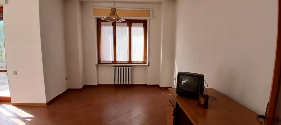 5 rooms Apartment in Foligno, Italy No. 255576 2